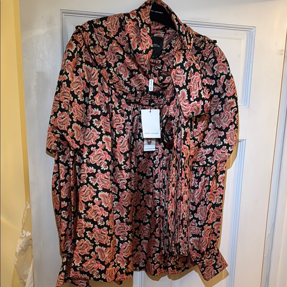 Marc Jacobs %100 Silk black, gold and pink lightweight Floral Blouse with scarf